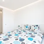 Oceanfront Apartment *